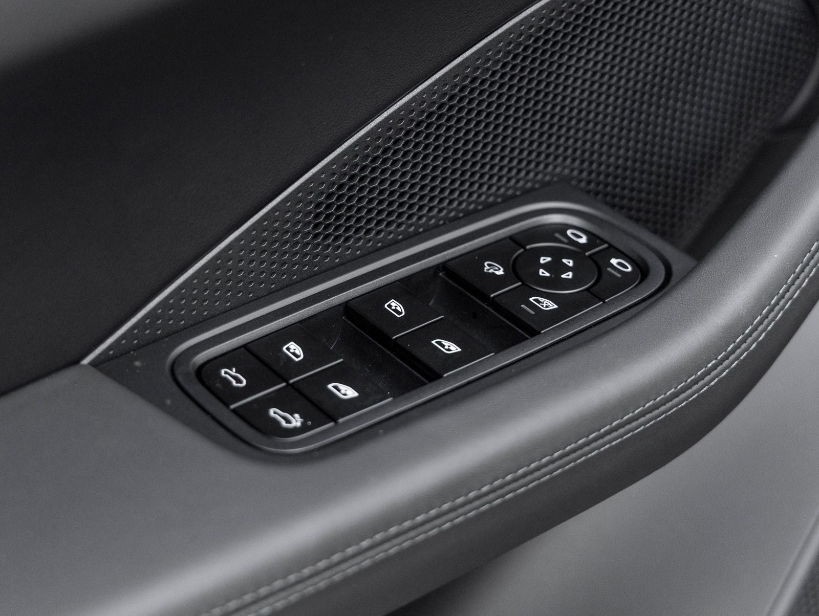 2025 Porsche Macan Electric