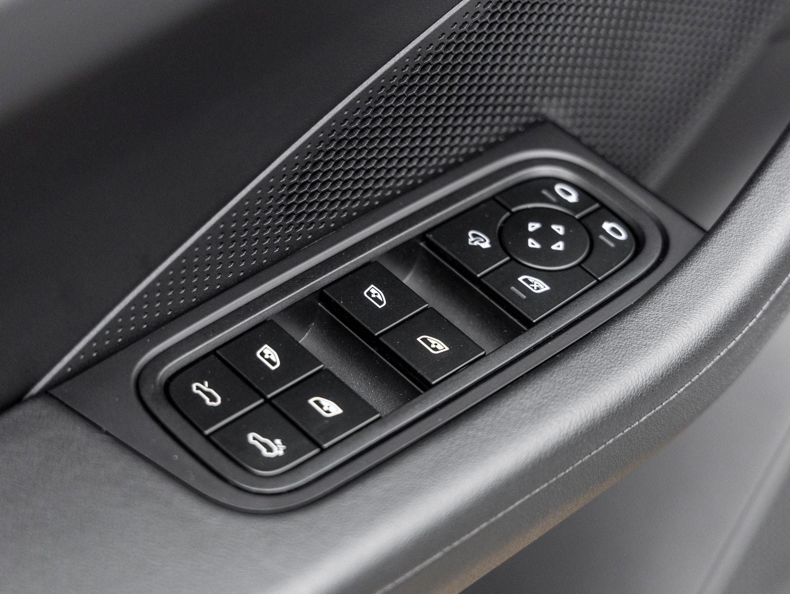 2025 Porsche Macan Electric