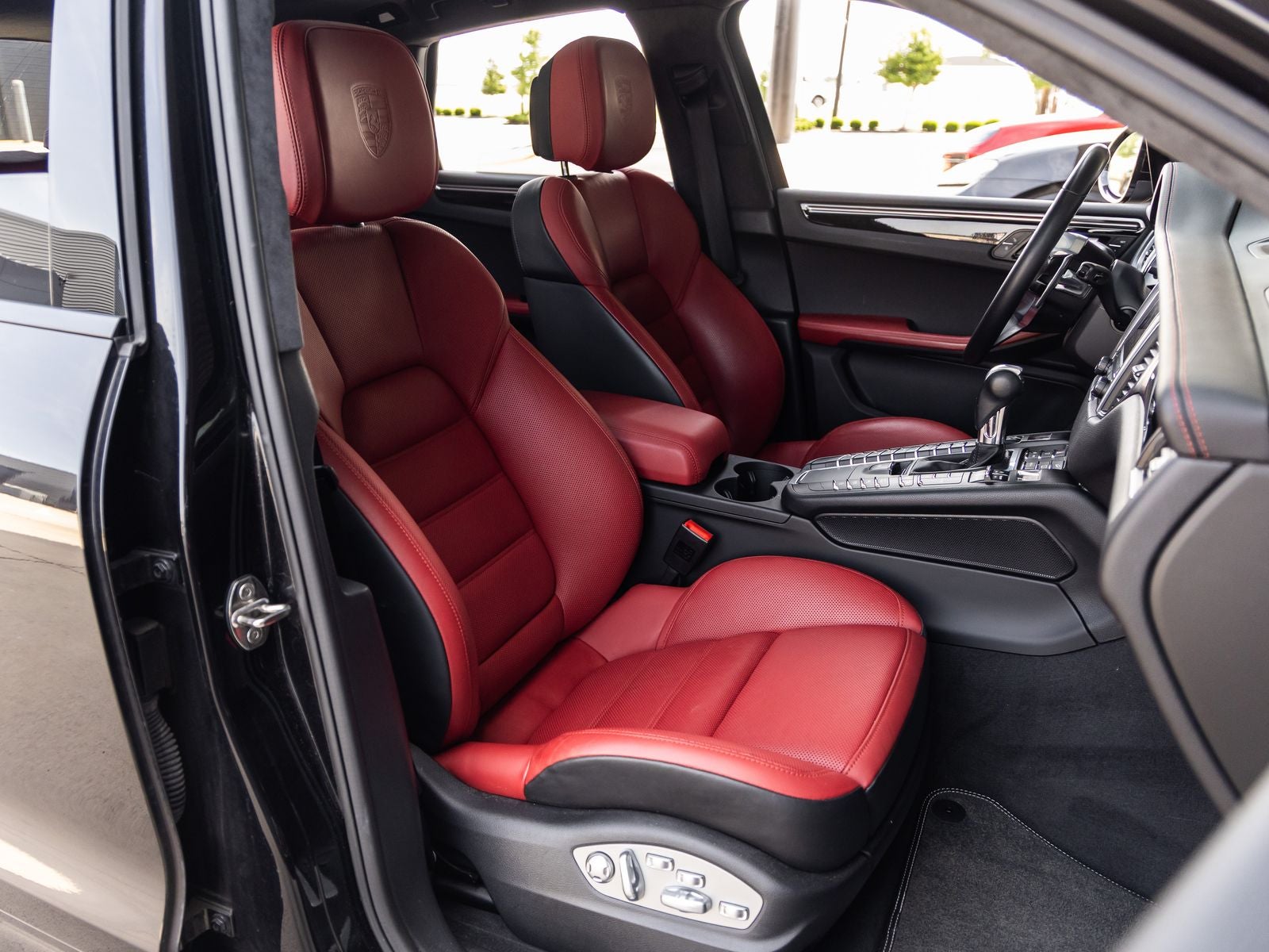 2017 Porsche Macan Turbo w/ Performance Package
