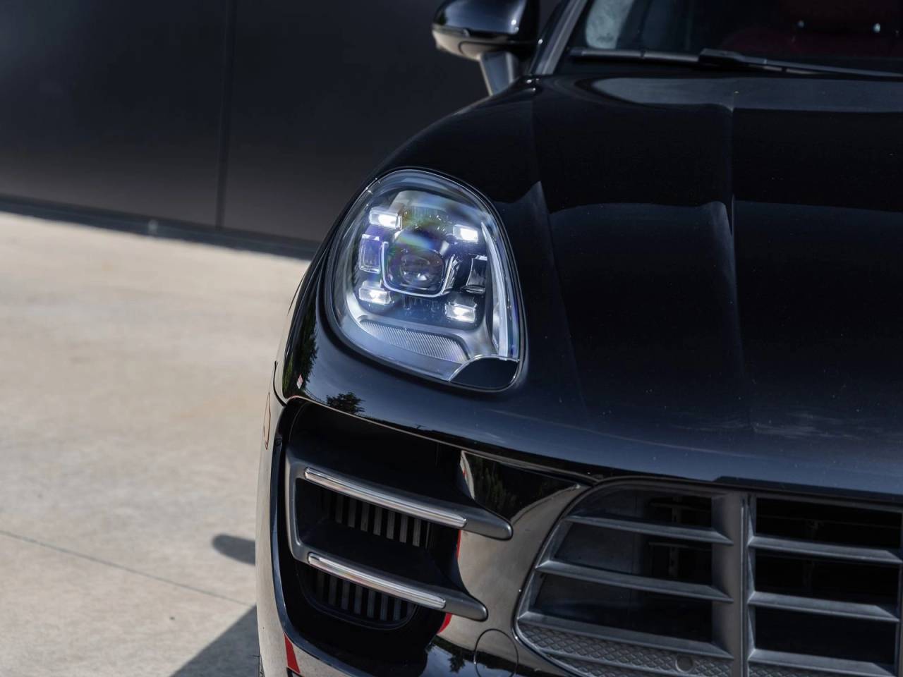 2017 Porsche Macan Turbo w/ Performance Package