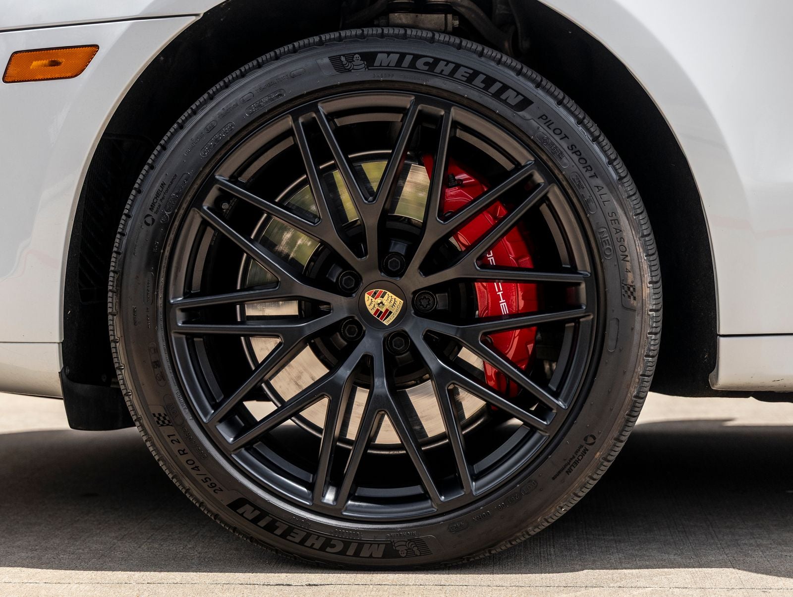 2024 Porsche Macan Macan GTS (MY24)