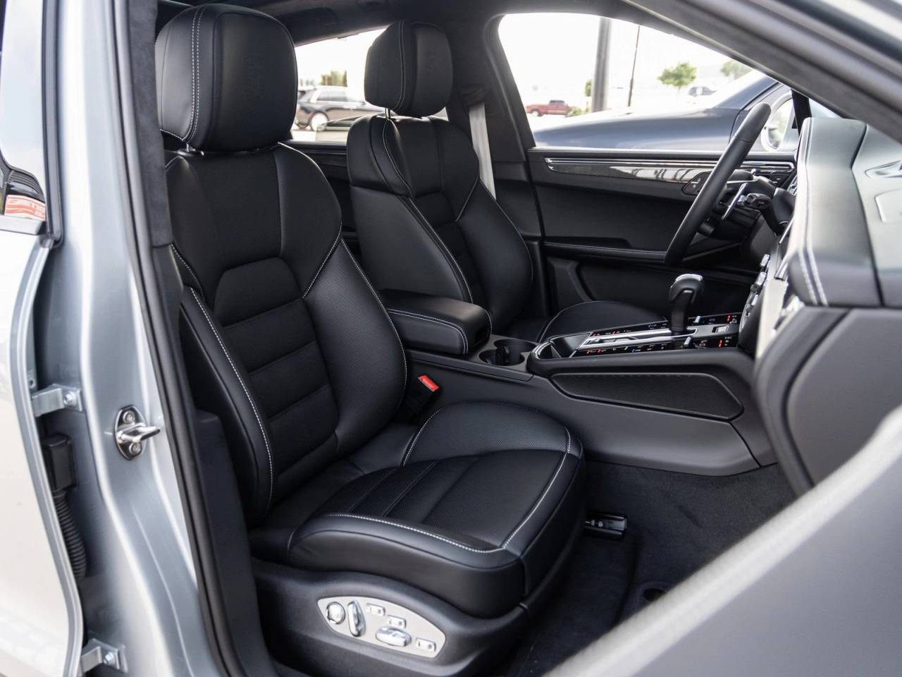 2026 Porsche Macan Macan GTS