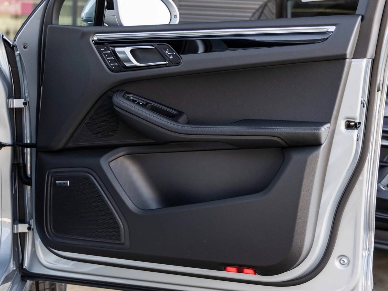 2025 Porsche Macan S