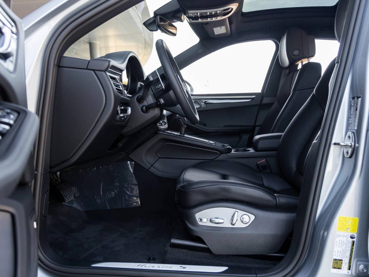 2025 Porsche Macan S