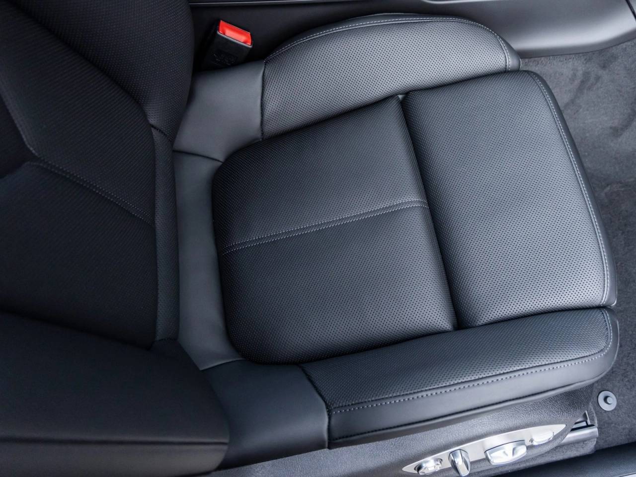 2025 Porsche Macan S