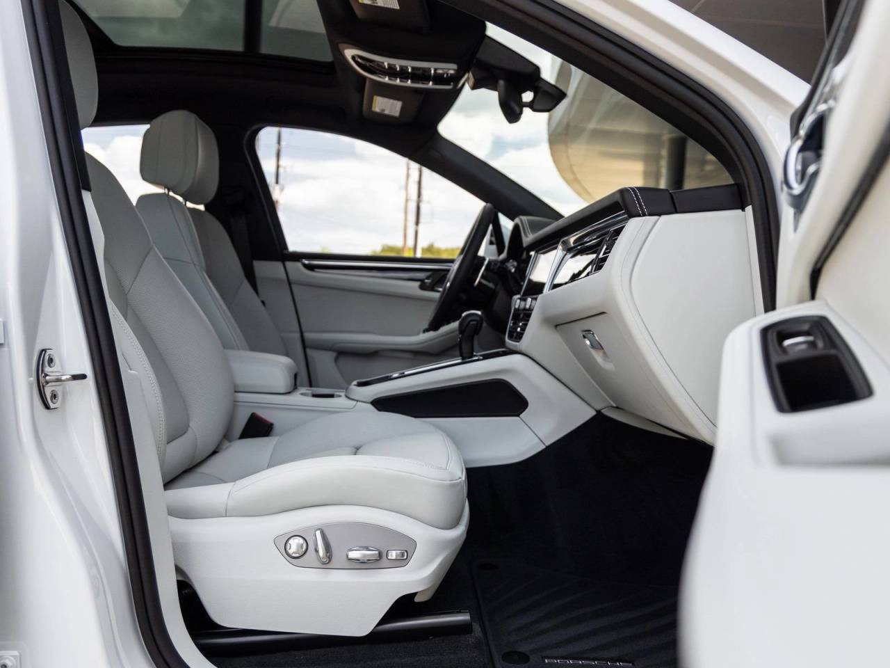 2026 Porsche Macan Macan S