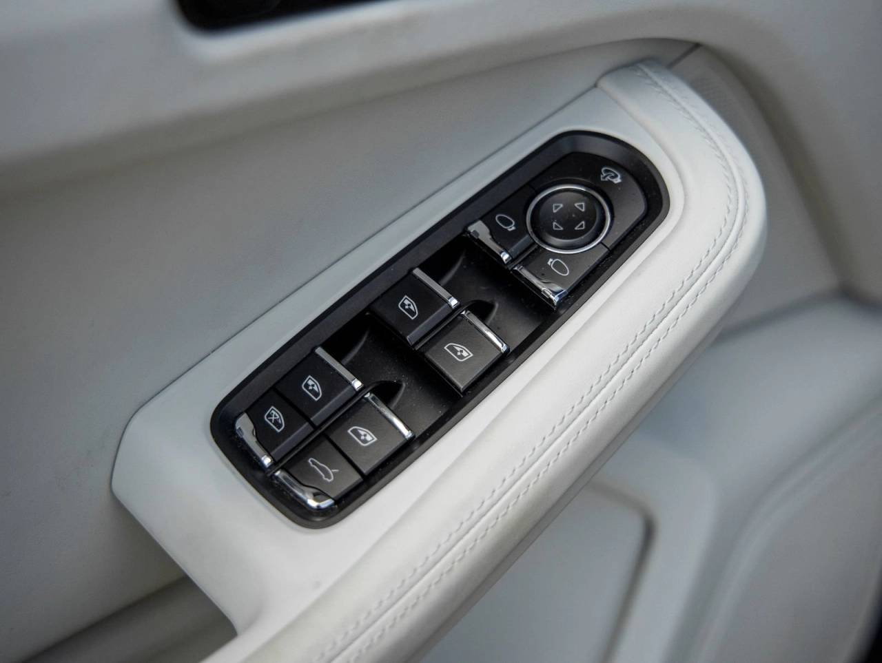 2023 Porsche Macan Macan S (MY23)