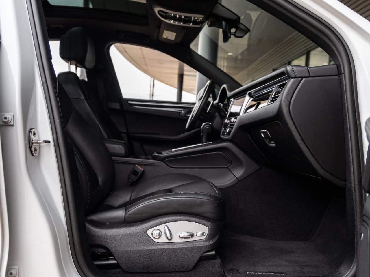 2022 Porsche Macan Macan S