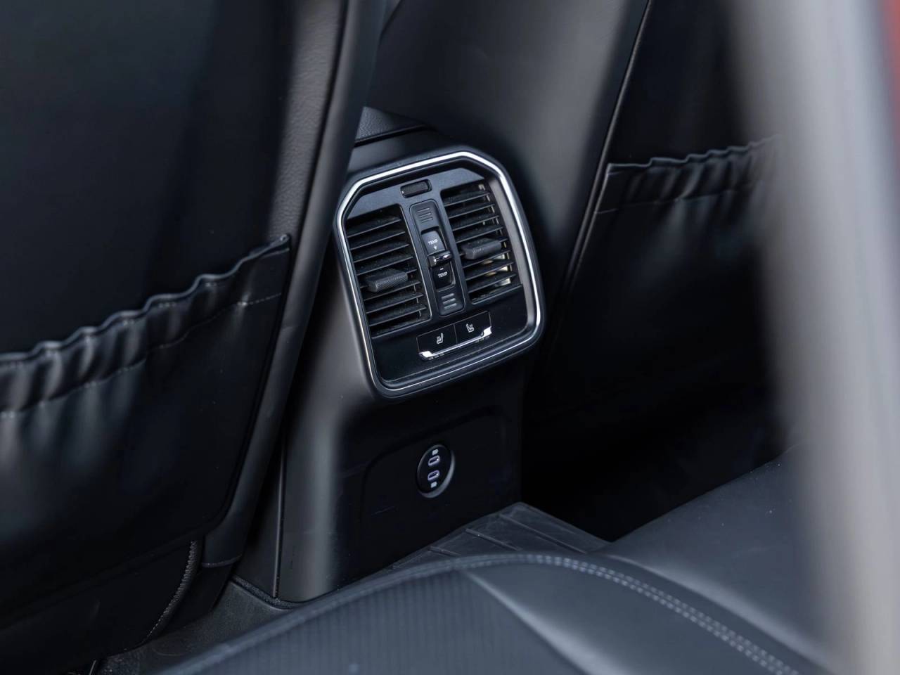 2024 Porsche Macan S