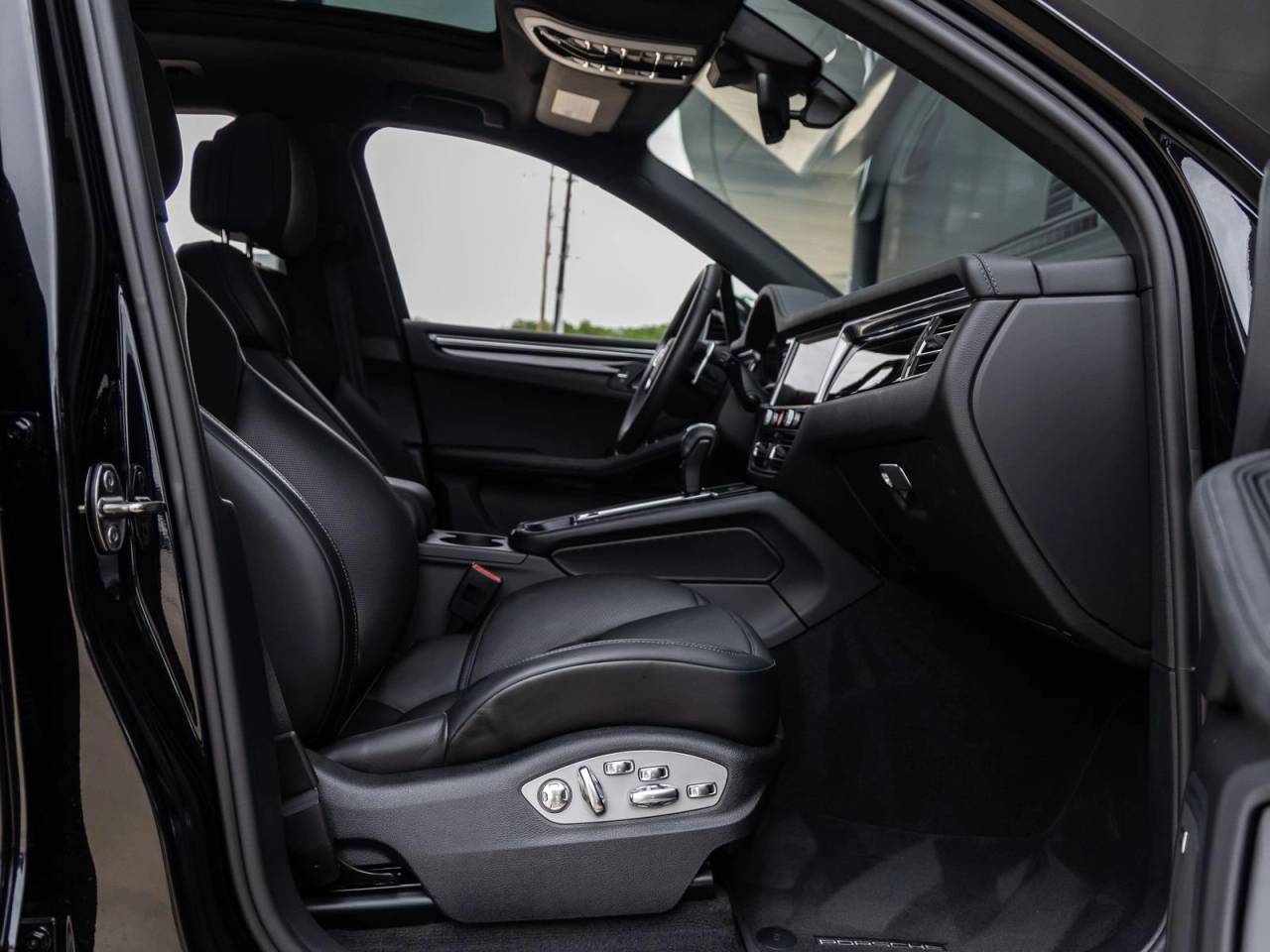 2022 Porsche Macan S