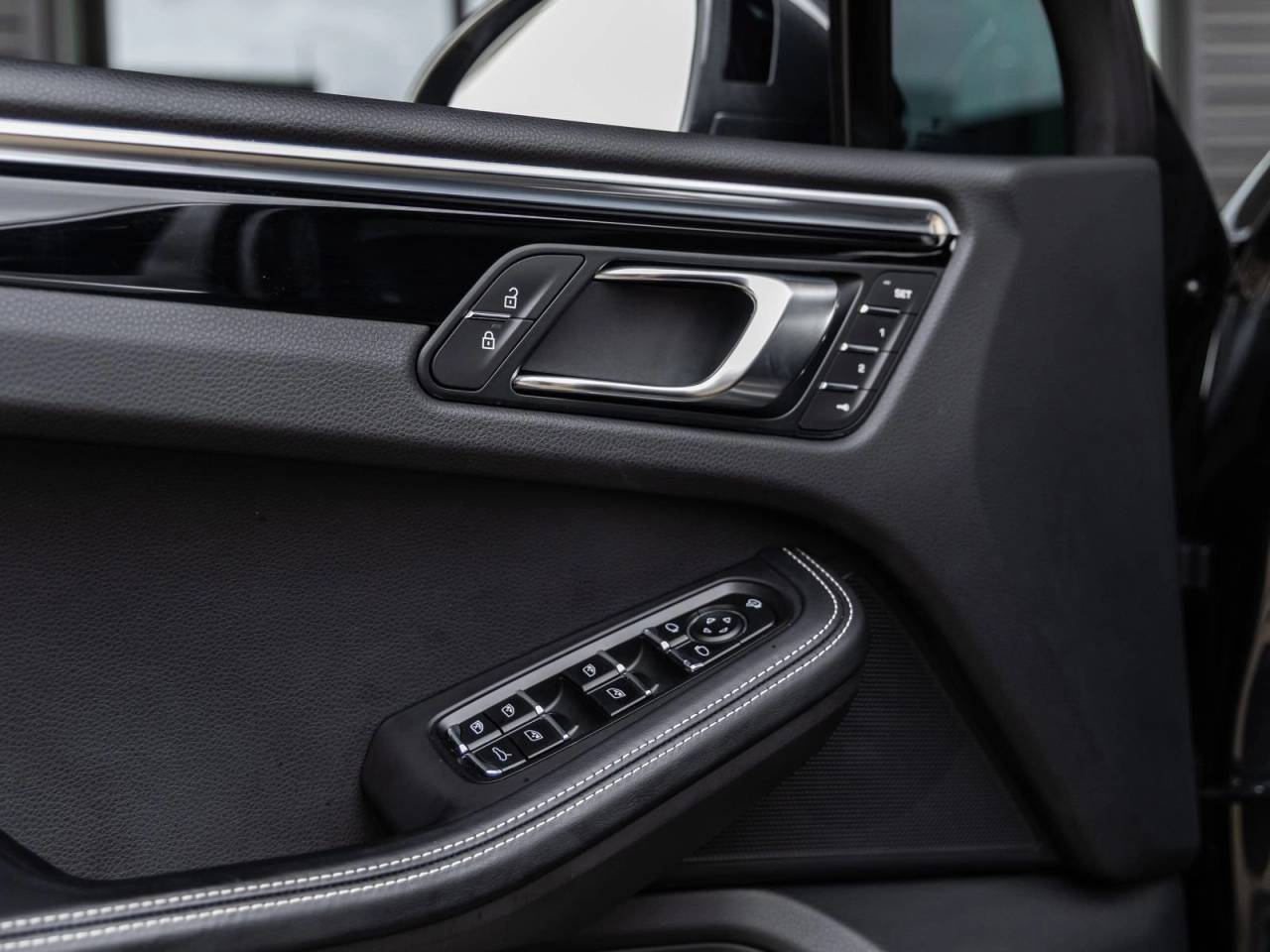 2024 Porsche Macan S