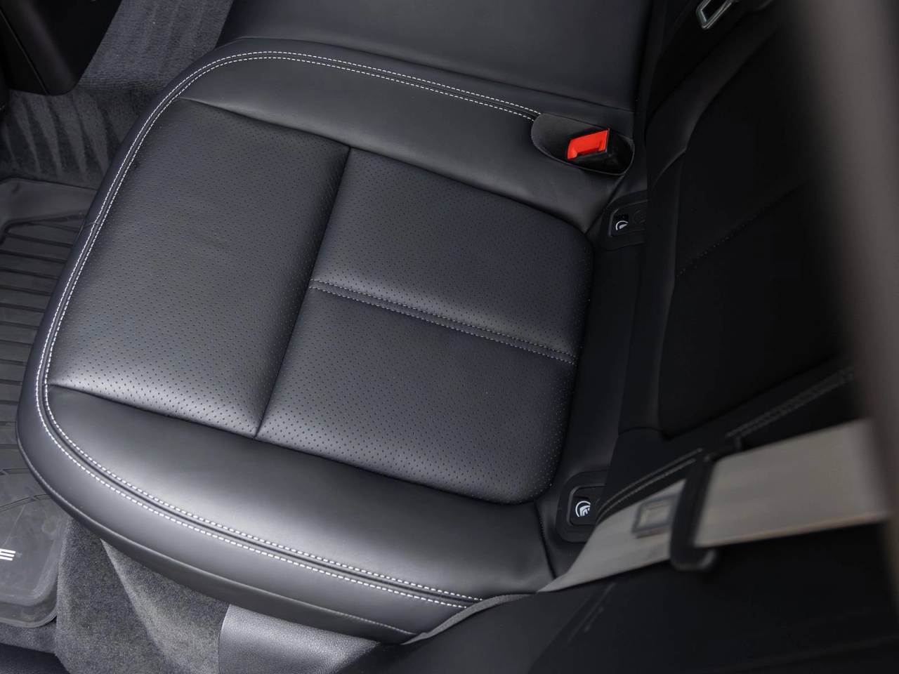 2024 Porsche Macan S