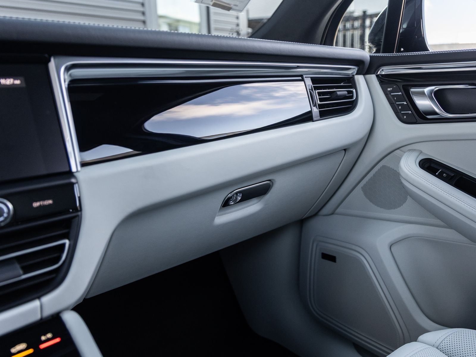 2026 Porsche Macan Macan S