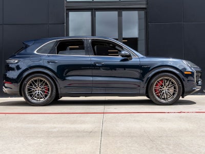 2025 Porsche Cayenne E-Hybrid Turbo