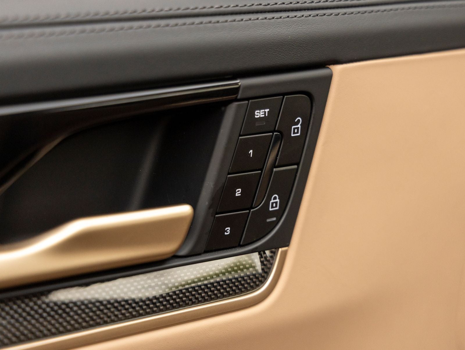 2025 Porsche Cayenne E-Hybrid Turbo