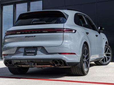 2024 Porsche Cayenne Cayenne S E-Hybrid (MY24)