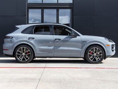 2024 Porsche Cayenne Cayenne S E-Hybrid (MY24)