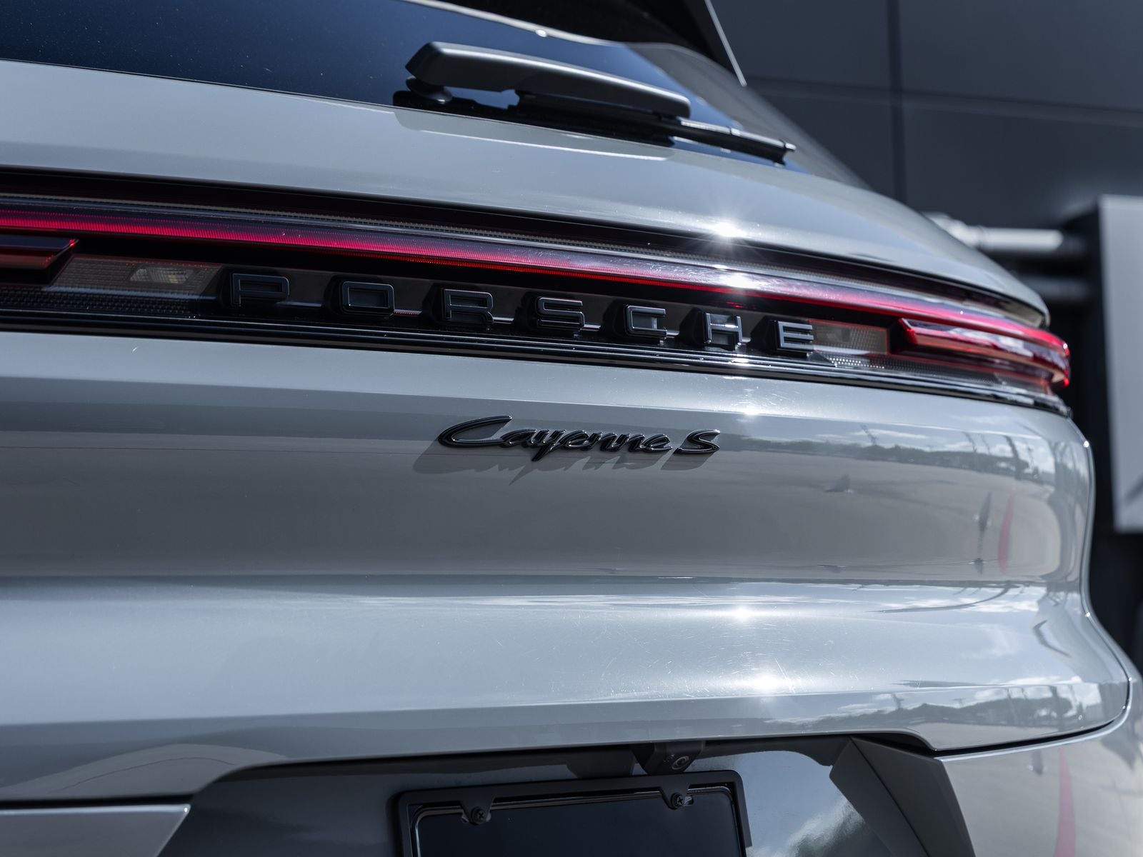 2024 Porsche Cayenne Cayenne S E-Hybrid (MY24)