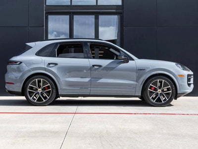 2024 Porsche Cayenne Cayenne S E-Hybrid (MY24)