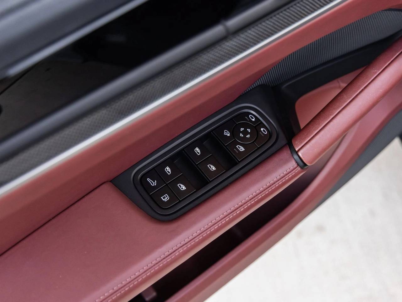 2024 Porsche Cayenne Cayenne S E-Hybrid (MY24)