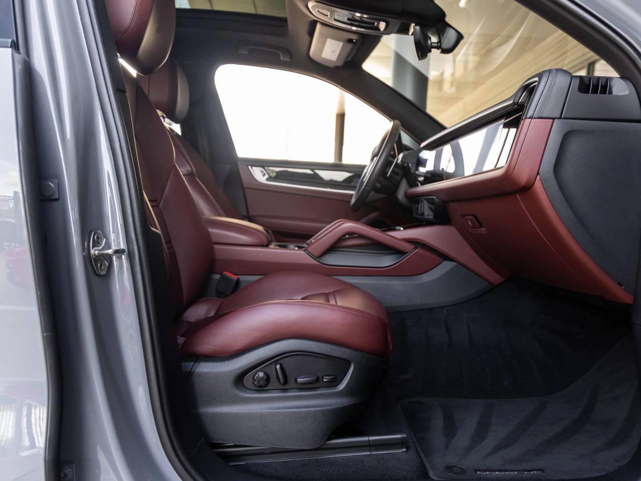 2024 Porsche Cayenne Cayenne S E-Hybrid (MY24)