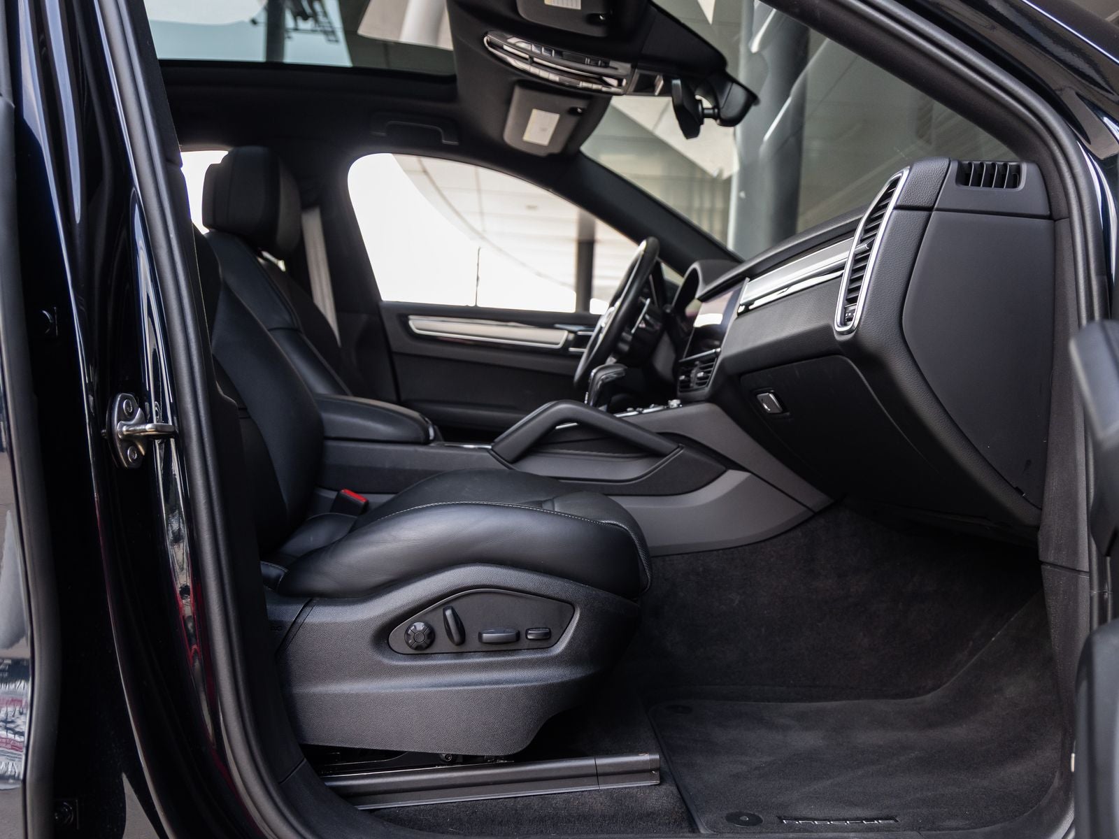 2023 Porsche Cayenne Cayenne Coupe Platinum Edition