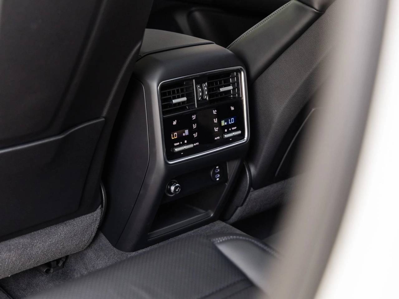 2023 Porsche Cayenne Cayenne S Coupe Platinum Edition
