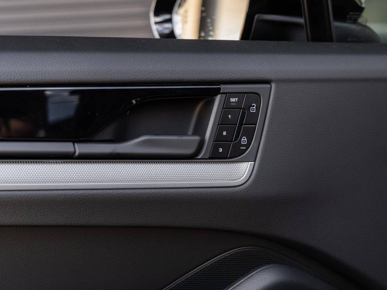 2025 Porsche Cayenne E-Hybrid Coupe
