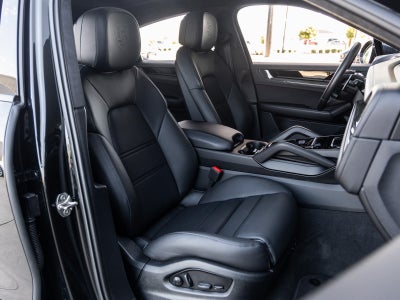 2025 Porsche Cayenne Coupe Cayenne GTS Coupe