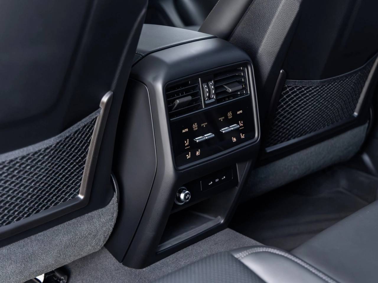 2025 Porsche Cayenne Coupe Cayenne GTS Coupe