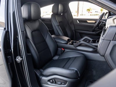2025 Porsche Cayenne Coupe Cayenne GTS Coupe