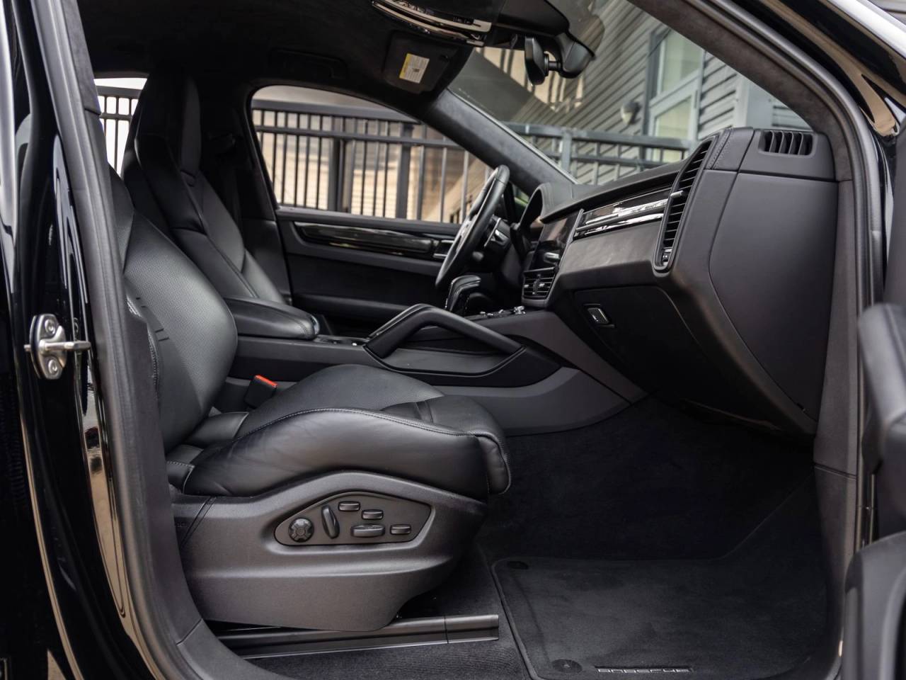 2023 Porsche Cayenne Turbo GT