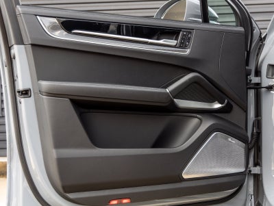 2025 Porsche Cayenne E-Hybrid Coupe Turbo