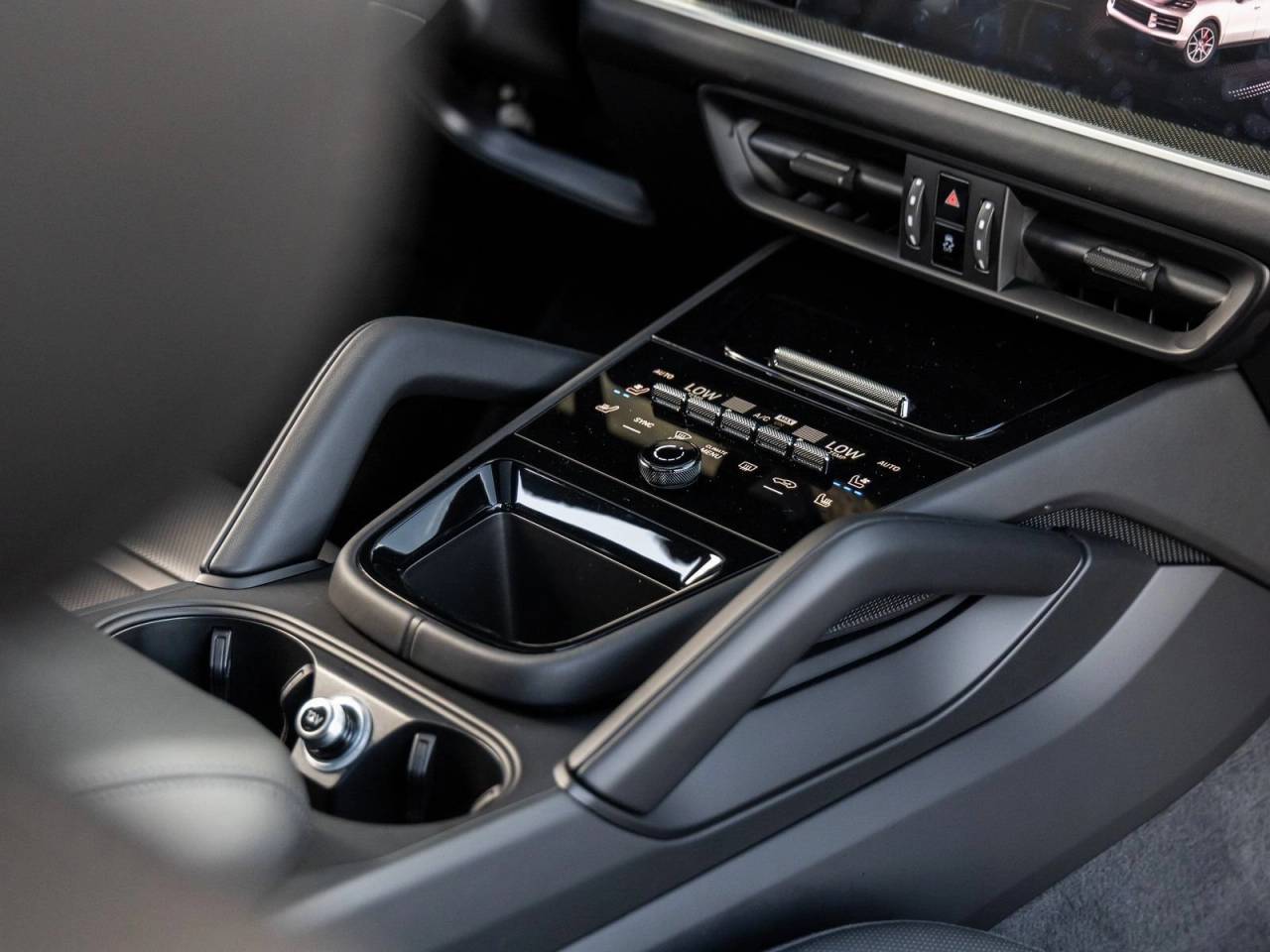2025 Porsche Cayenne Cayenne S E-Hybrid Coupe