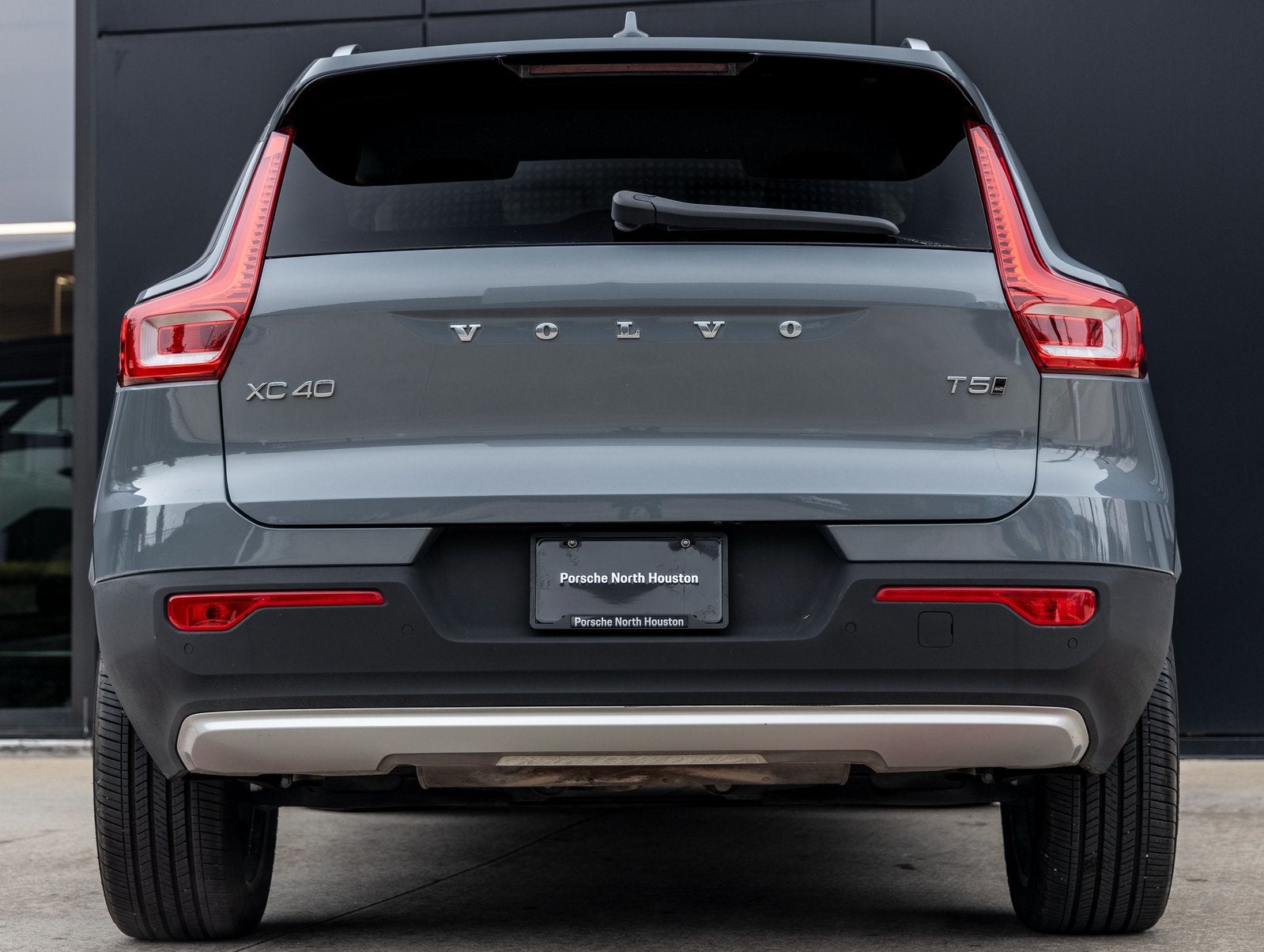 2021 Volvo XC40 Momentum