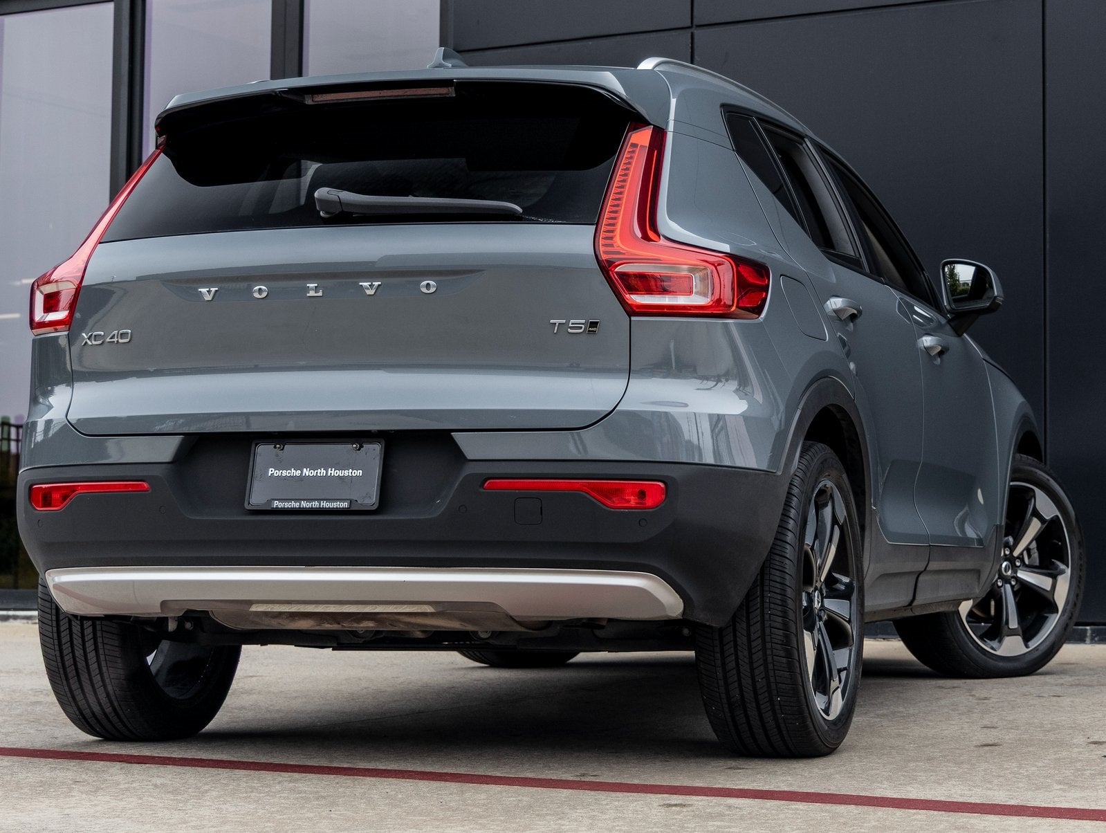 2021 Volvo XC40 Momentum
